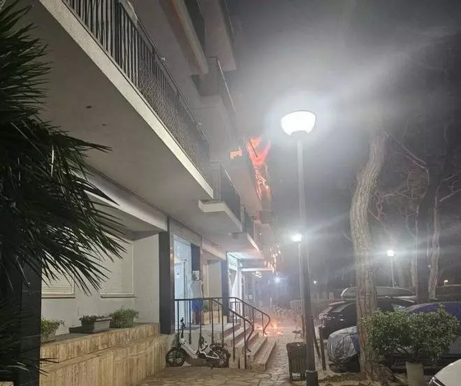 L’explosió d’una bombona de butà en un pis obliga a desallotjar un centenar de veïns i deixa dos ferits lleus a Blanes