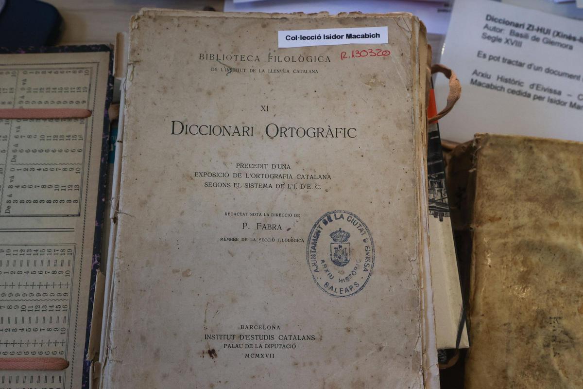 Todas las imágenes de un diccionario "único" en las islas: el diccionario chino-latín del Arxiu Històric d'Eivissa i Formentera