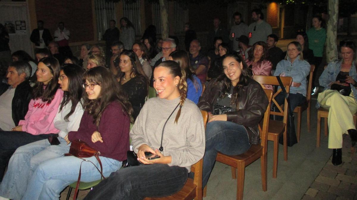 Público en el 'Club de Monólogos' de Santibáñez de Vidriales.