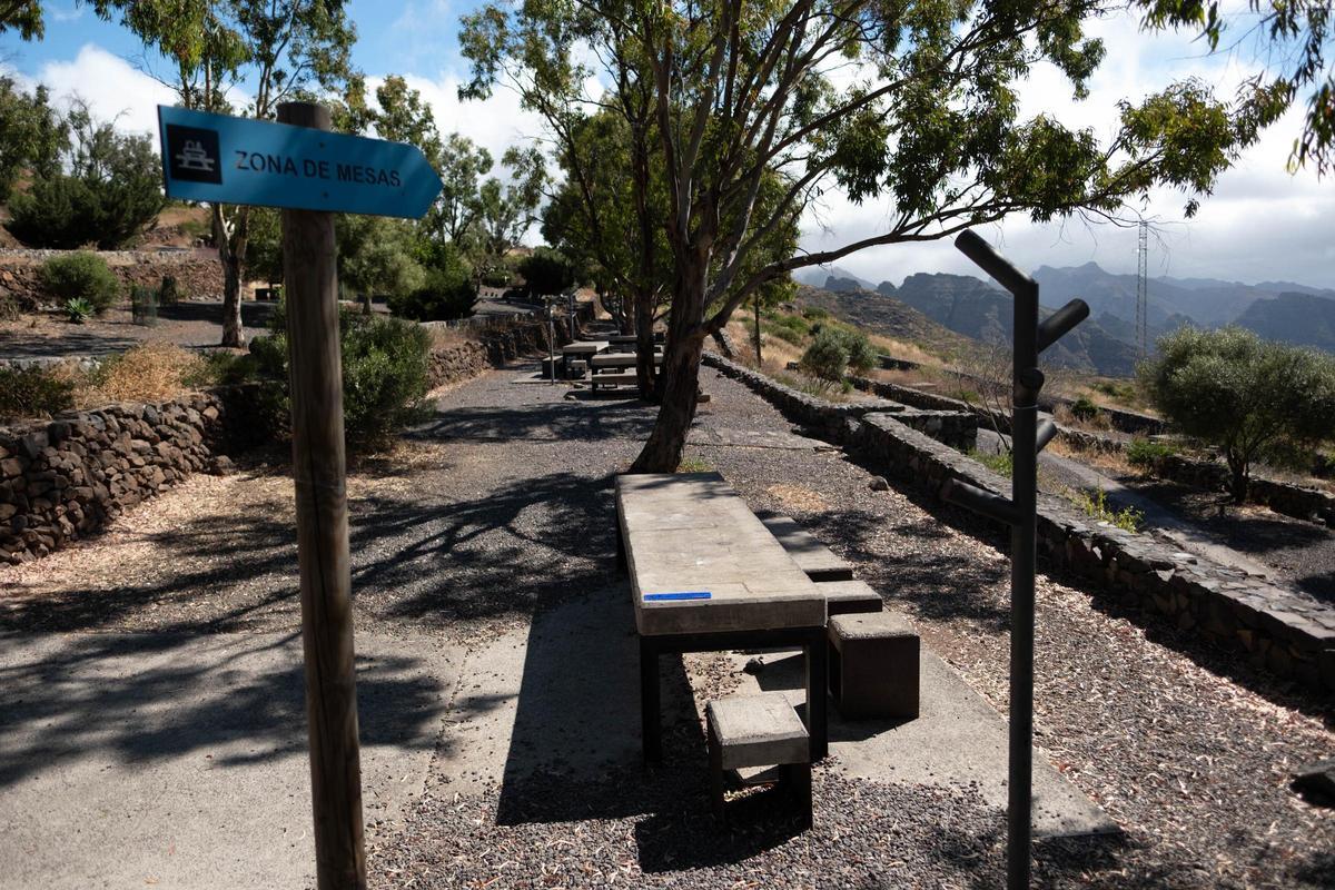 Zona de mesas del monte