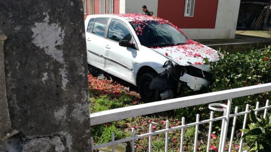 Una madre y su hijo menor de edad, heridos en un accidente en Meaño