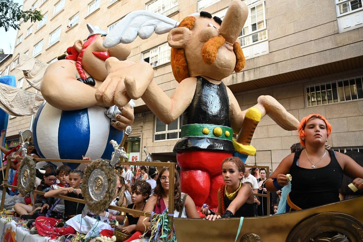 El desfile de la Batalla de las Flores de Pontevedra, en imágenes