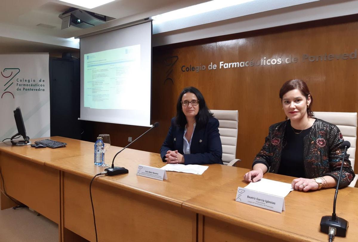 Inés Mato (izq.) y la farmacéutica Beatriz García, en la jornada formativa de la pasada semana.