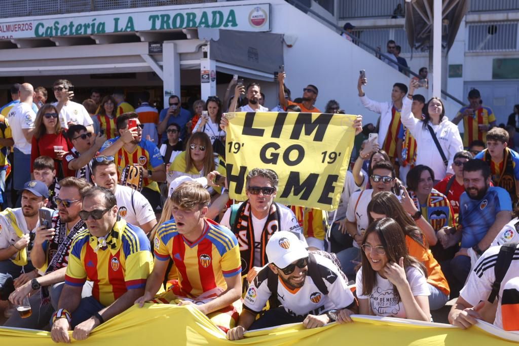 La afición del Valencia CF ante el Elche