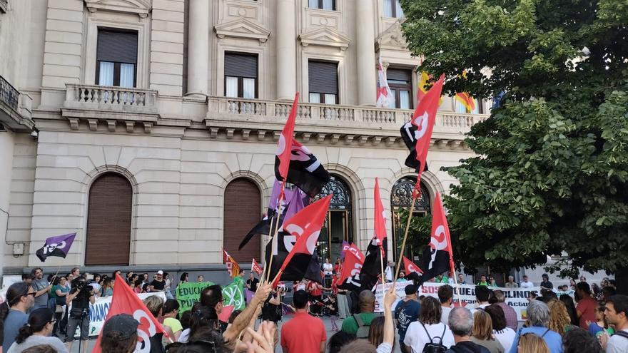 Manifestación sindical en Zaragoza contra el recorte de los cupos docentes
