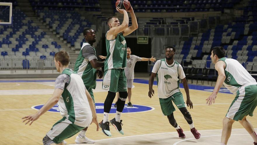 Nemanja Nedovic también se entrenó al mismo ritmo que sus compañeros.