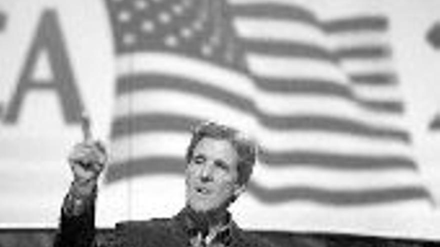 Kerry y Edwards devuelven la unidad a los demócratas para vencer a Bush