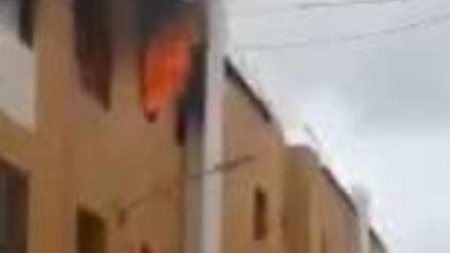 Incendio en una vivienda de El Barrial (Gáldar)