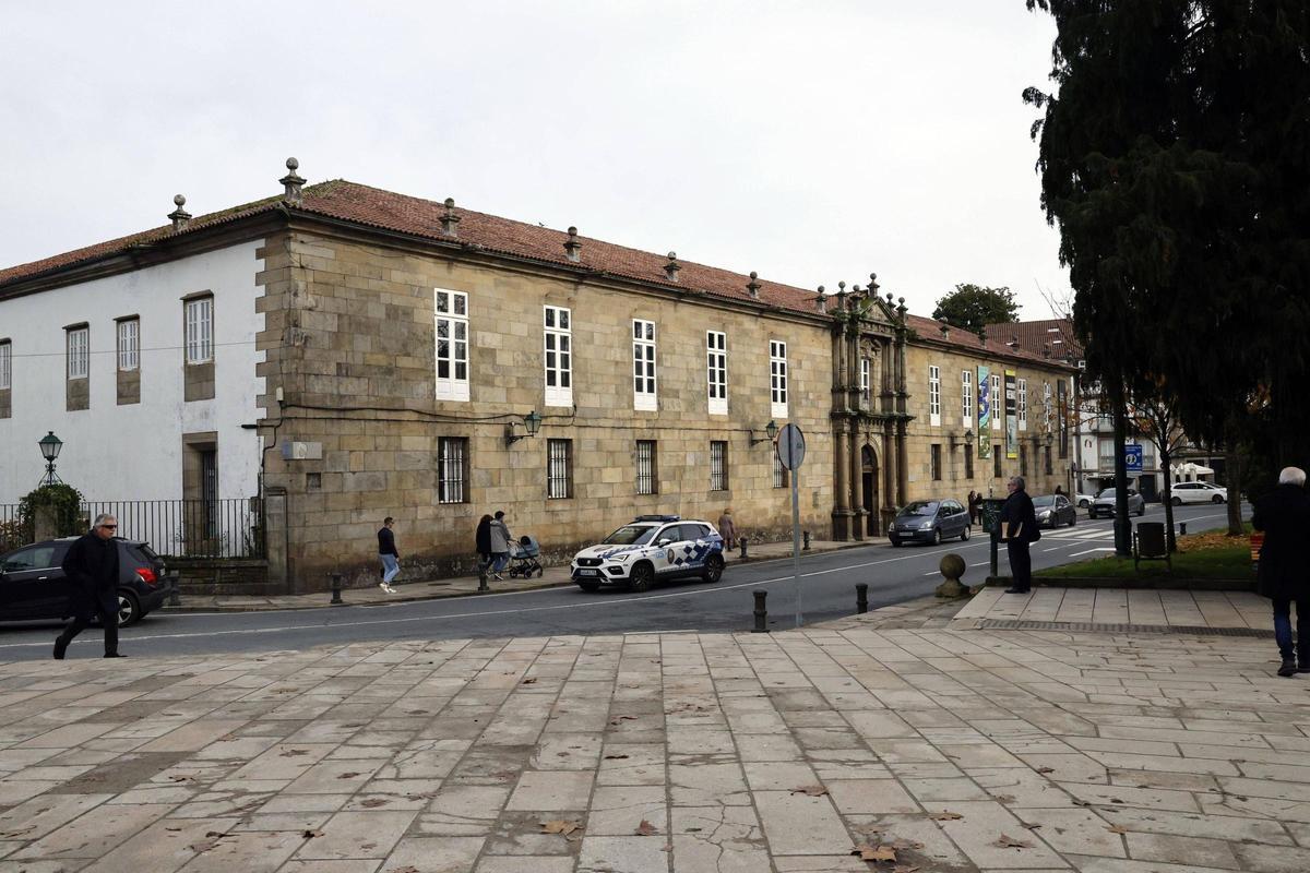 La empresa Obras y servicios Gómez Crespo realizará el cambio de cubierta del IES Rosalía de Castro.