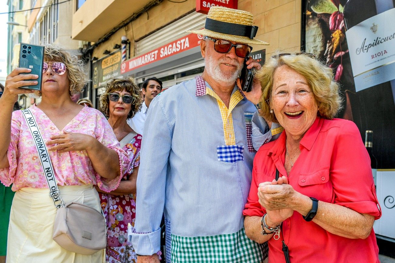 Una romería con bikini en Las Palmas de Gran Canaria