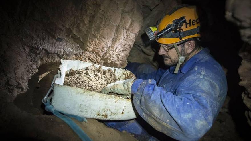 Las grutas de la Vall aún esconden un sinfín de zonas por descubrir