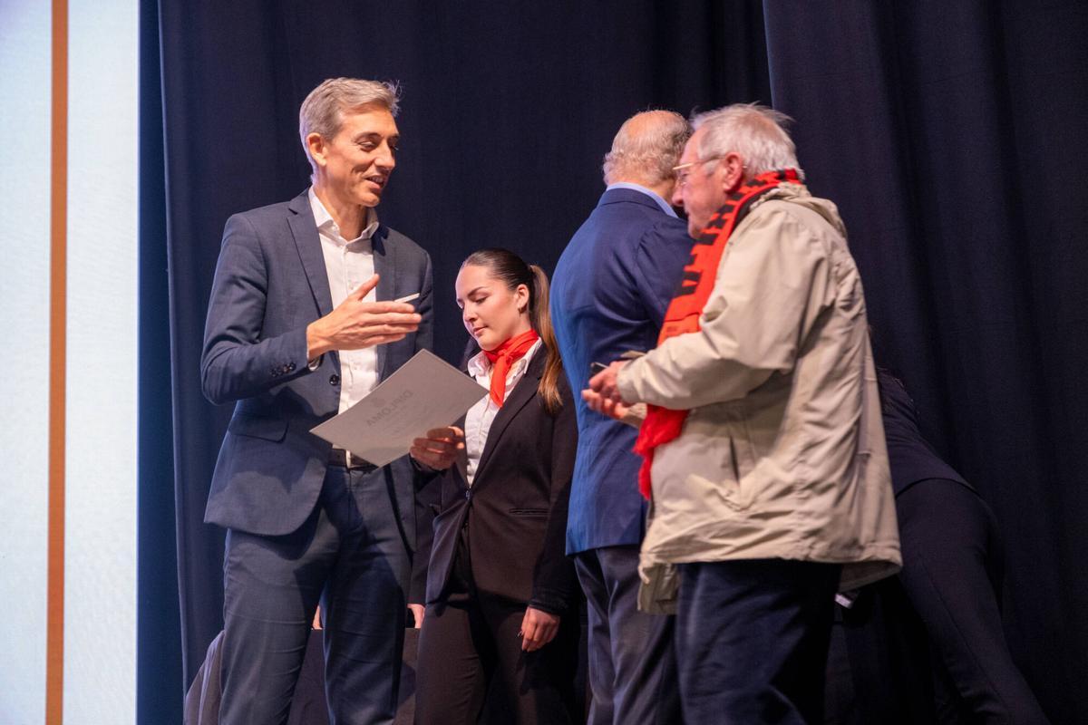 Sentido homenaje a los abonados del Mallorca con más de medio siglo de fidelidad.