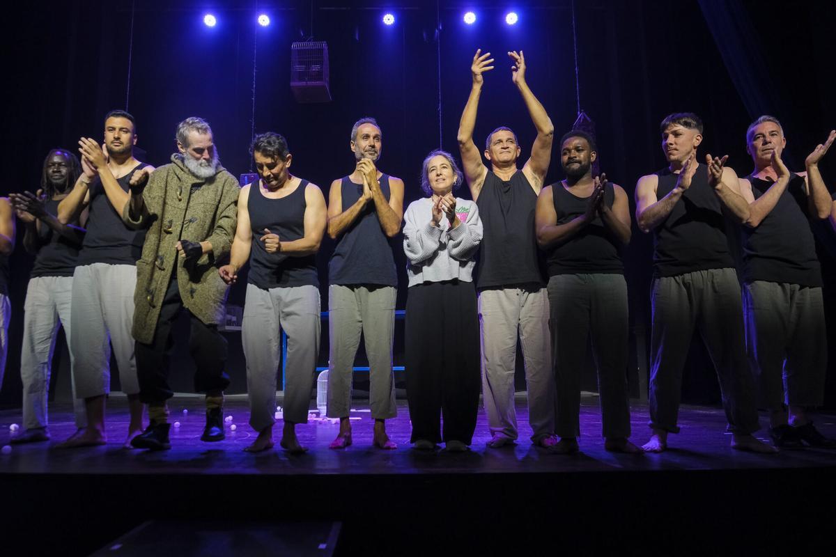 Obra de teatro en el Centro Cultural Guayres