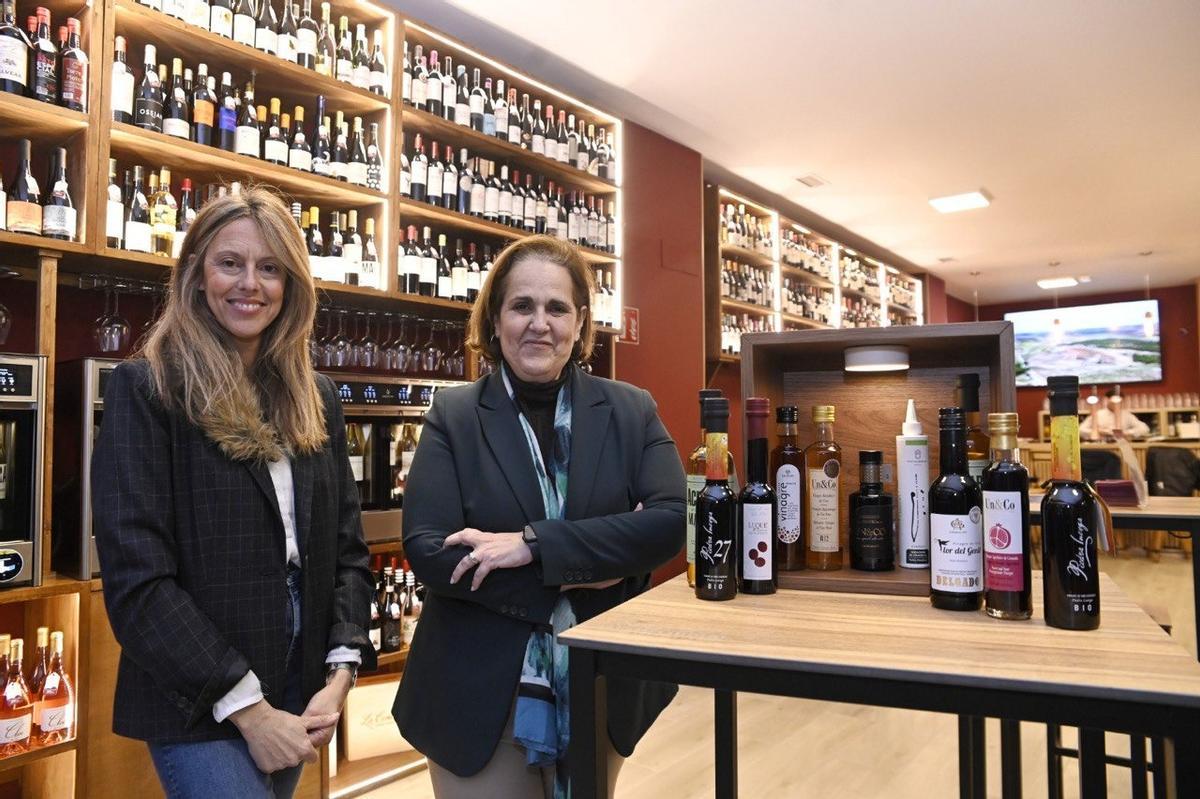 Cristina Márquez, presidenta de Vinavin, junto a Blanca Torrent, presidenta del Imdeec.