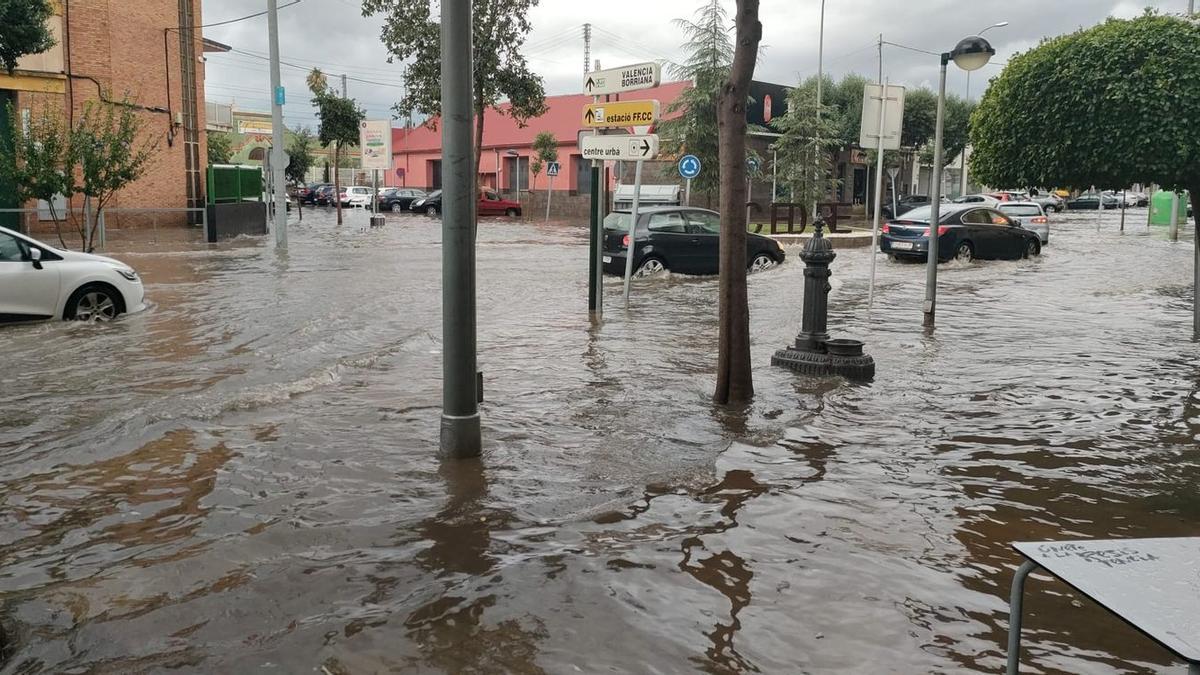 En la imagen, efecto de las últimas lluvias torrenciales de noviembre del pasado año en el cruce de las avenidas Cedre y França y su entorno.