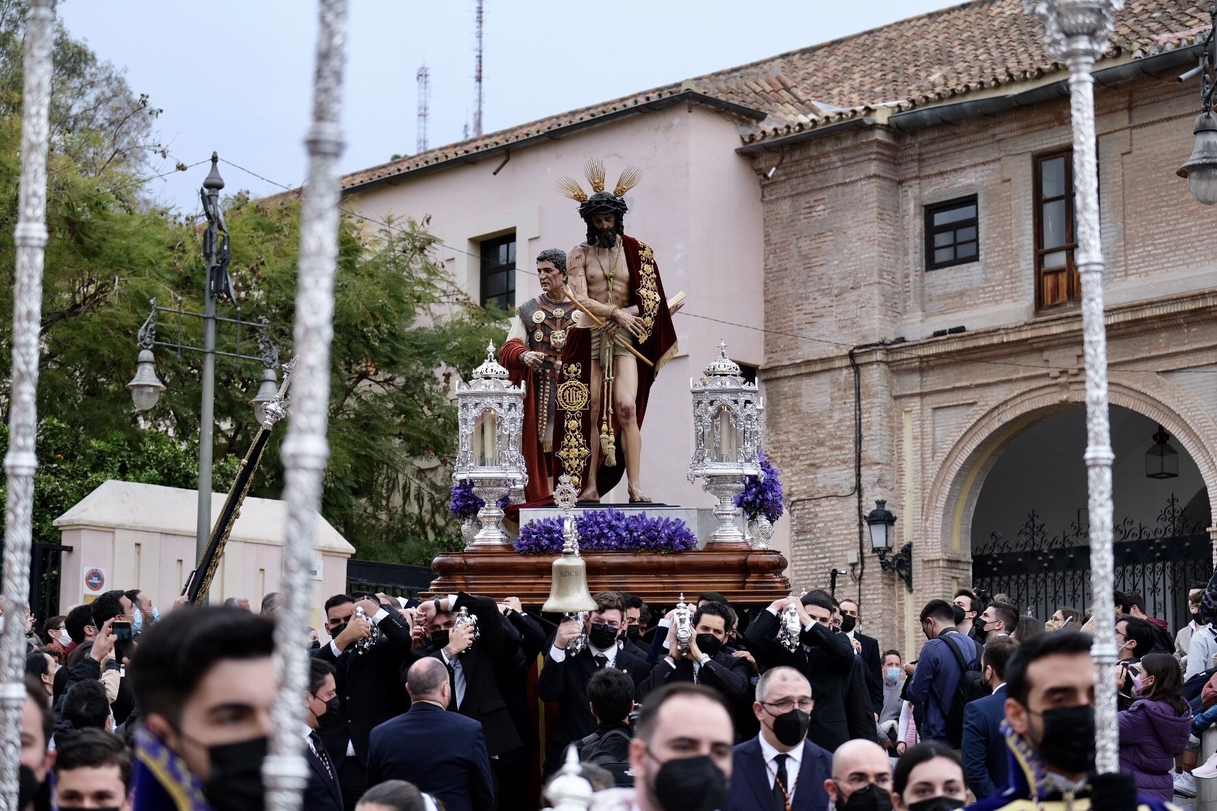 En la Basílica de la Victoria, la quinta estación, el Señor de la Humildad, con la imagen de Jesús condenado a muerte por Pilato