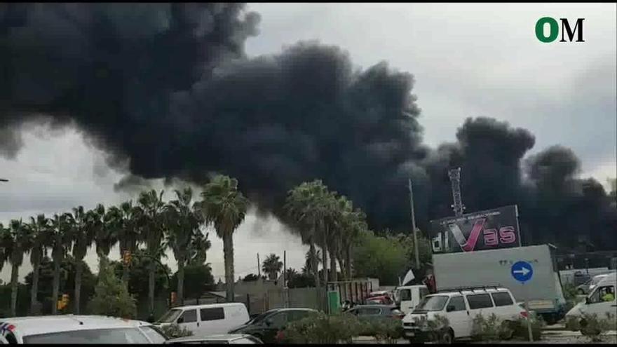 Incendio en un aparcamiento del polígono Guadalhorce