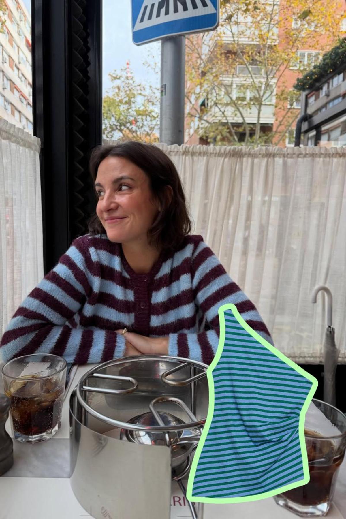 Marta Pombo con el jersey de rayas