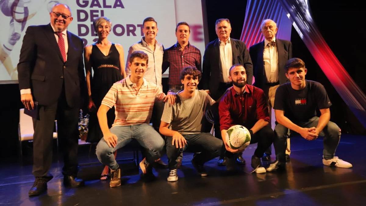 Deportistas y autoridades presentes en la Gala 2.2 de la Universidad de Córdoba.