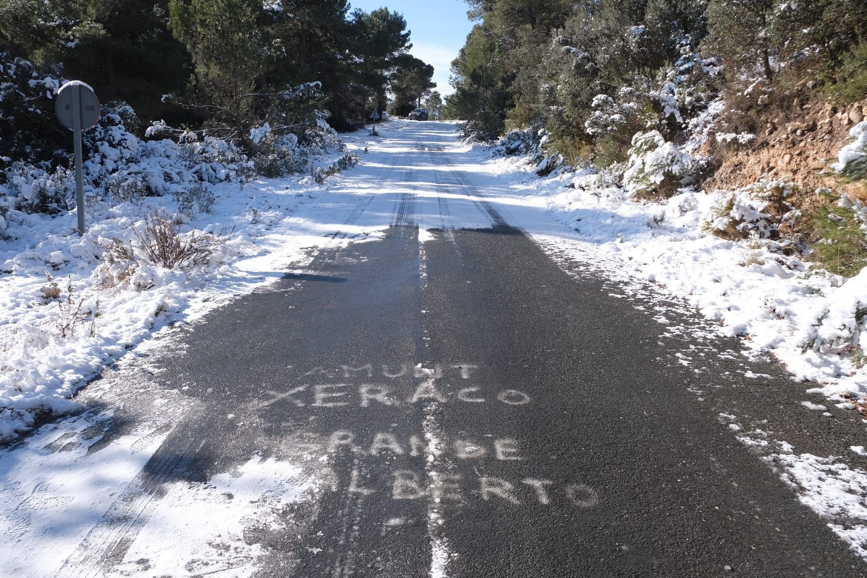 La nieve cubre de blanco el Xorret de Catí