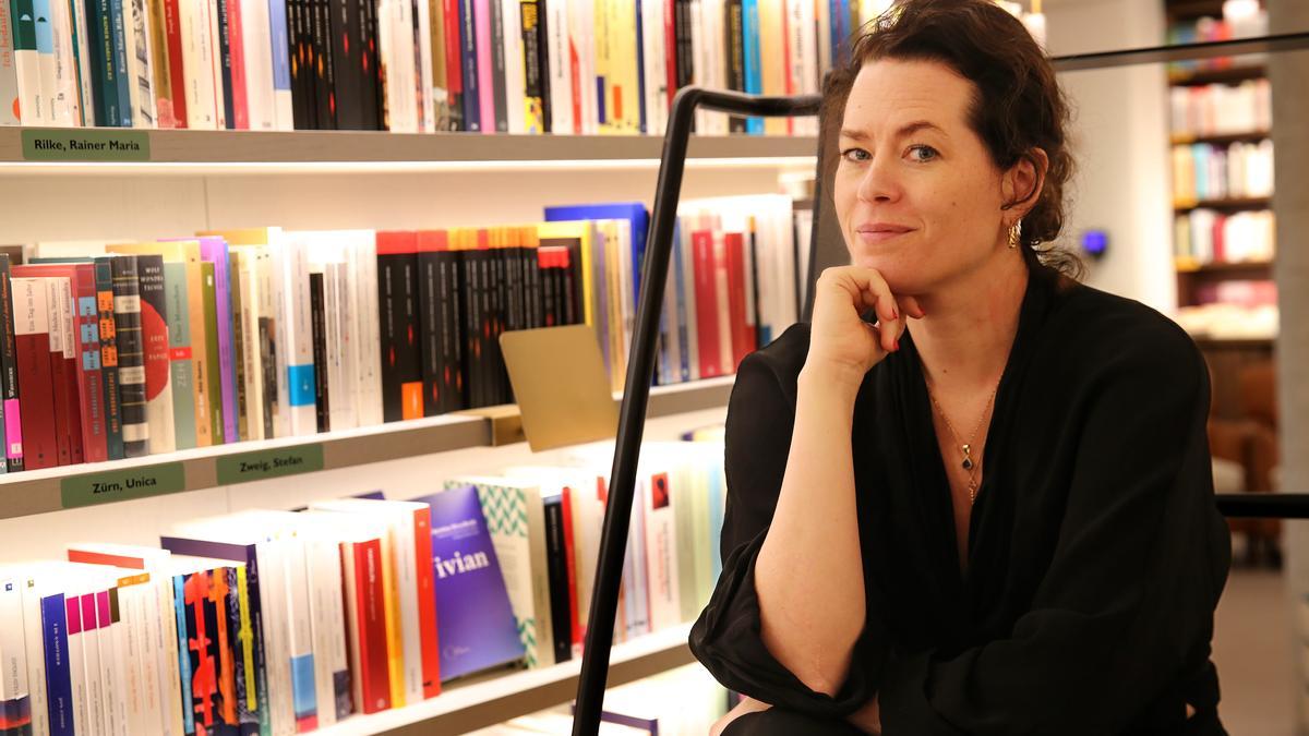 La autora sueca Liv Strömquist, en la librería Finestres de Barcelona, este lunes.