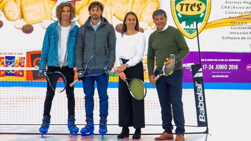 Toni Nadal y Anabel Medina presentaron el torneo en las pistas de hielo situadas en la plaza España.