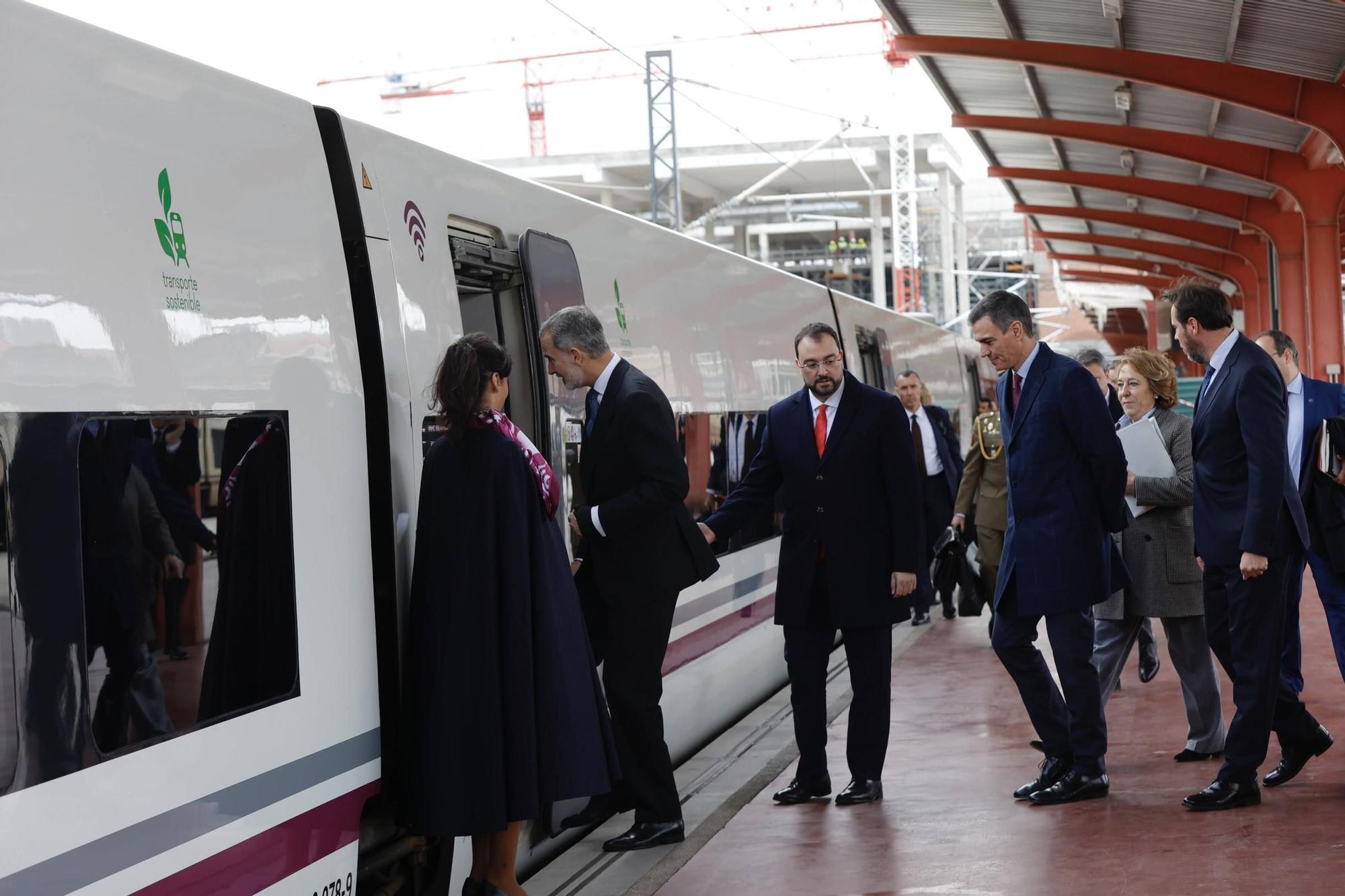 El AVE realiza su viaje inaugural de Madrid a Asturias