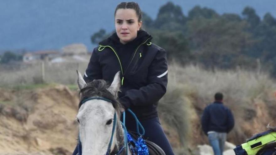 La familia de una joven que sufrió un traumatismo craneoence
