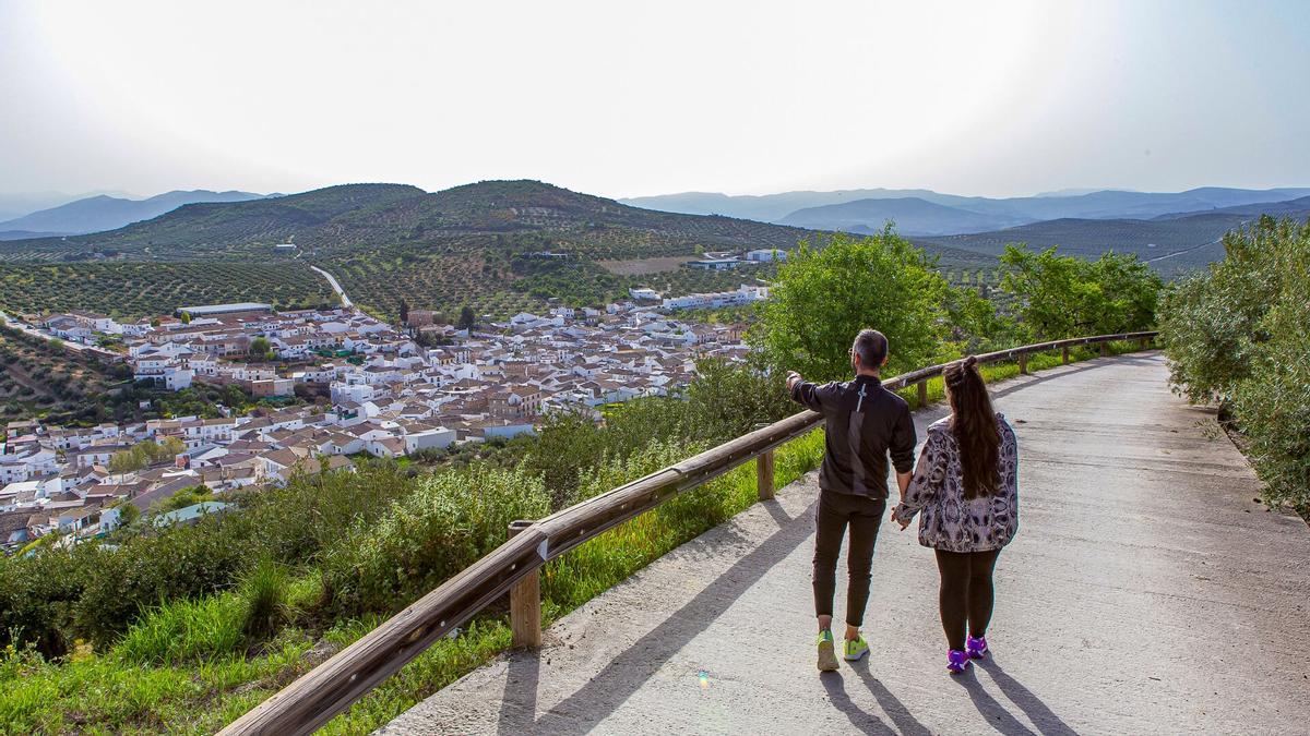 El pueblo más pequeño de la Subbética desde un mirador.