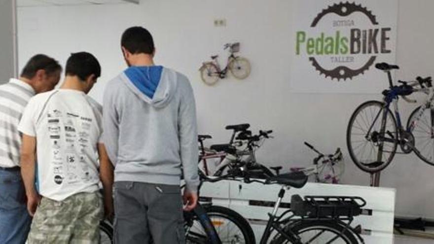 Càritas de Girona i Pedalsbike obren una botiga a Celrà - Diari de Girona