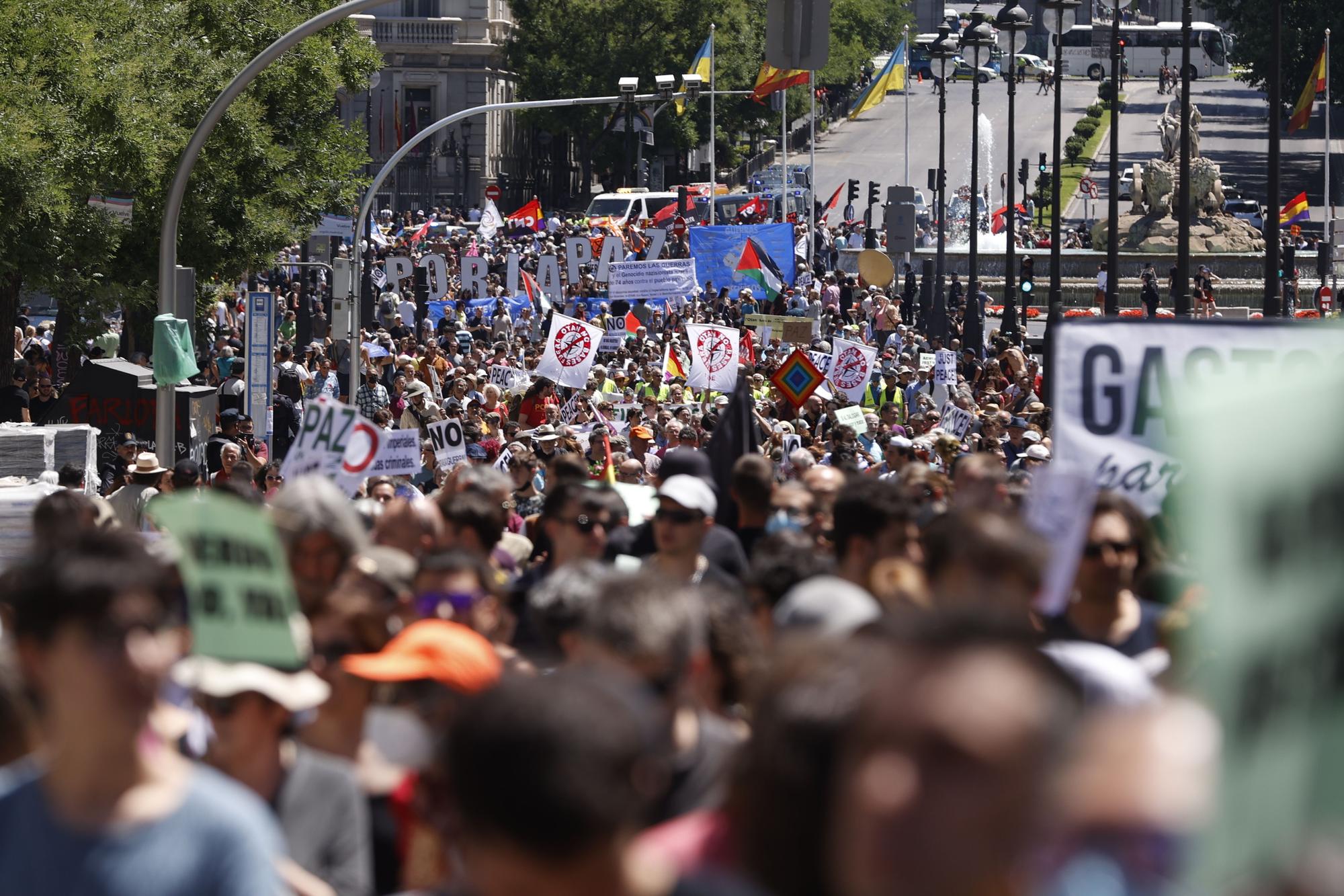 Marcha multitudinaria contra la cumbre de la OTAN en Madrid