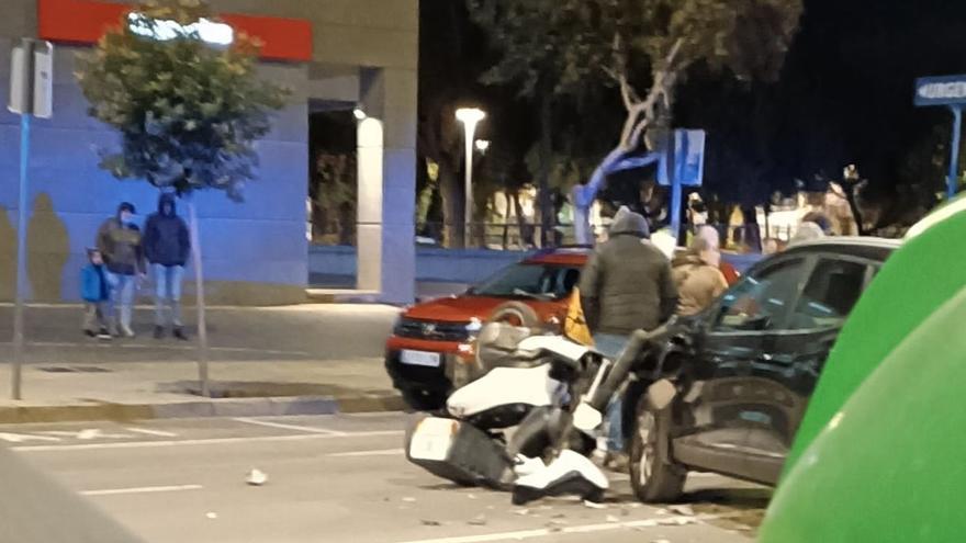Un motorista herido al ser arrollado por un turismo frente al Hospital Vithas Castellón