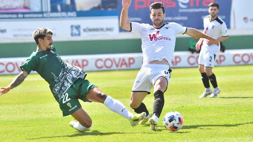 Imagen del último derbi de Tercera entre el Pozoblanco y el Córdoba B.