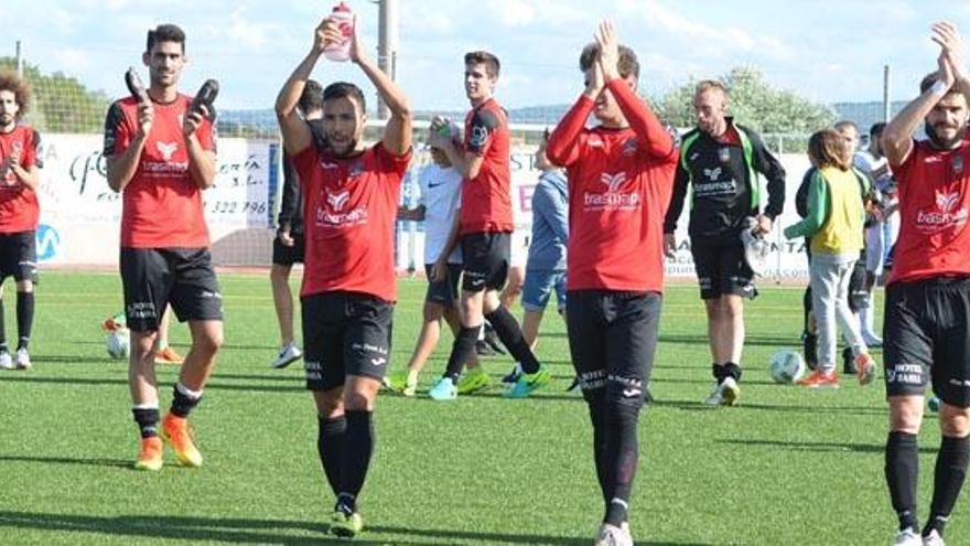 Los jugadores del Formentera celebran una victoria en una imagen de archivo.