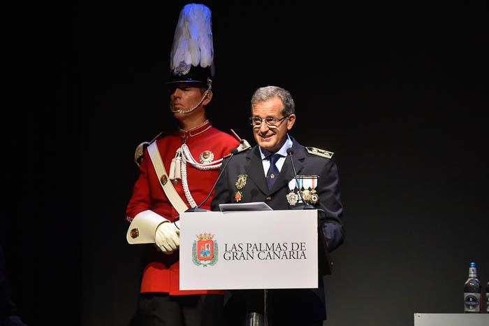 Entrega de Honores y distinciones por el día de ...