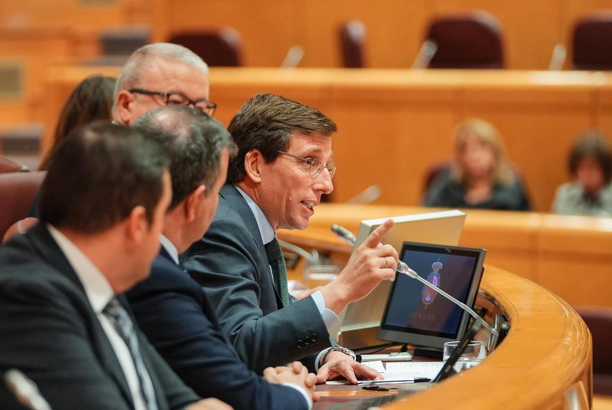 El alcalde, José Luis Martínez-Almeida, durante su comparencia en la Comisión de Vivienda del Senado.