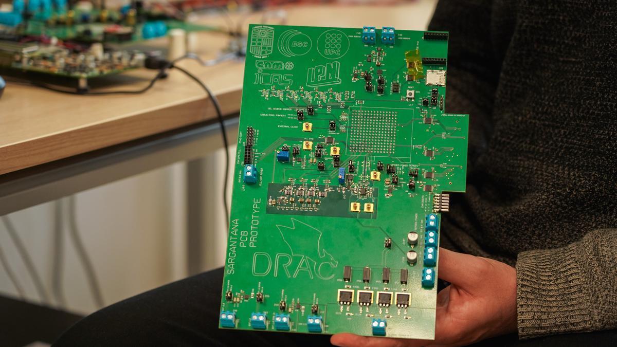 An example of 'Sargantana', the new generation of open source chips developed in Barcelona.