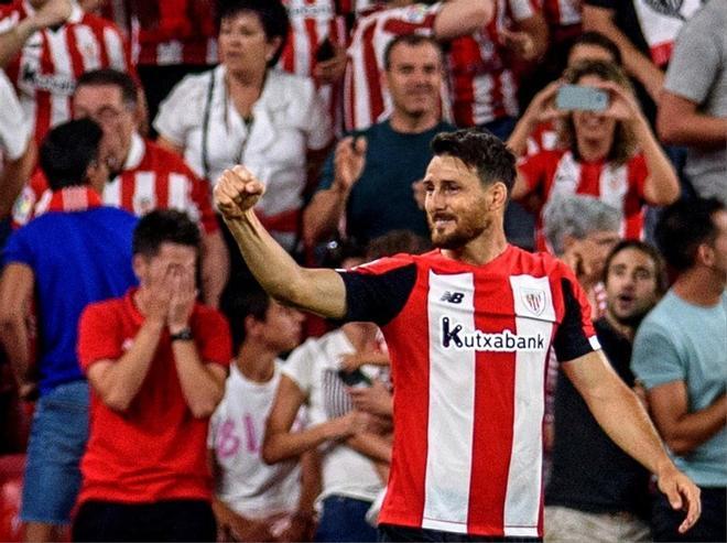 Aduriz celebrando un gol en San Mames