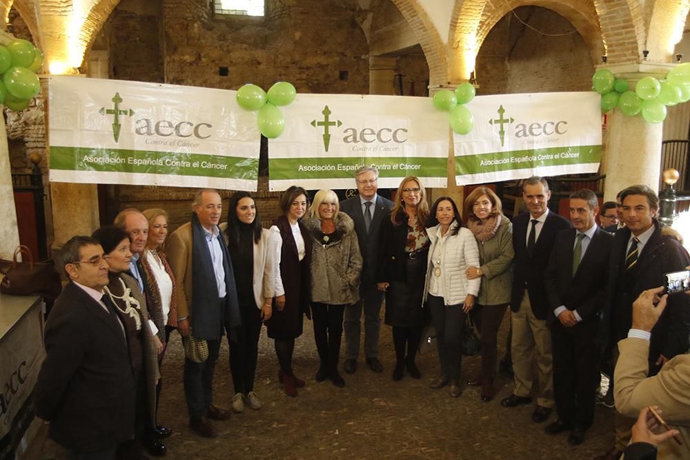 Primer mercadillo solidario de la Asociación Española Contra el Cáncer.