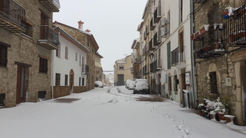 La nieve cubre Ares del Maestrat.