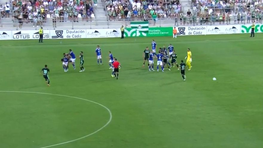 Betis y Como, un amistoso a puñetazo limpio