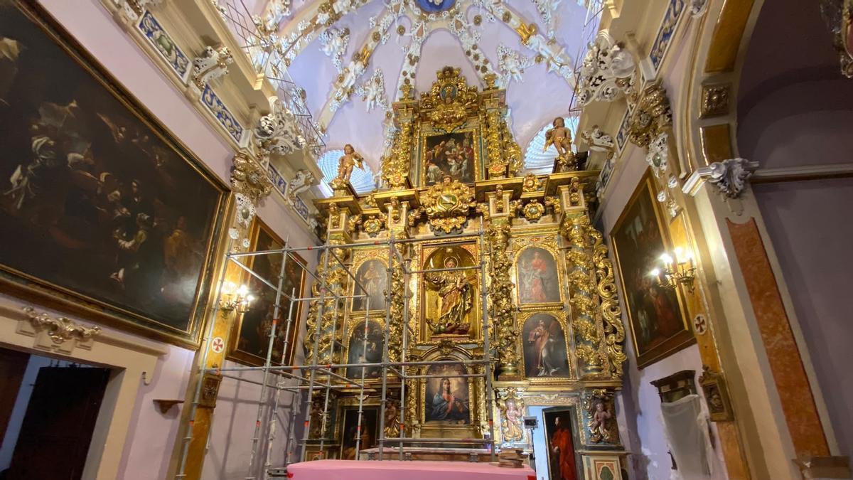 El retablo mayor de la iglesia de Agullent que va a ser restaurado.