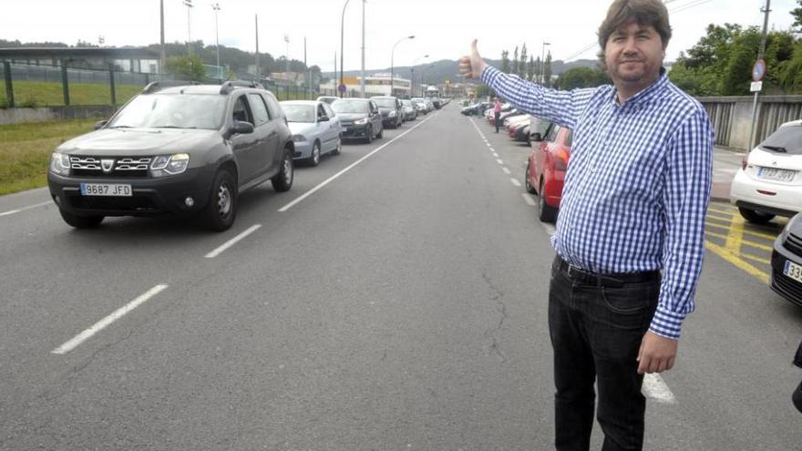 El alcalde, Carlos Calvelo, durante la protesta que organizó para exigir la supresión del peaje de Pastoriza.