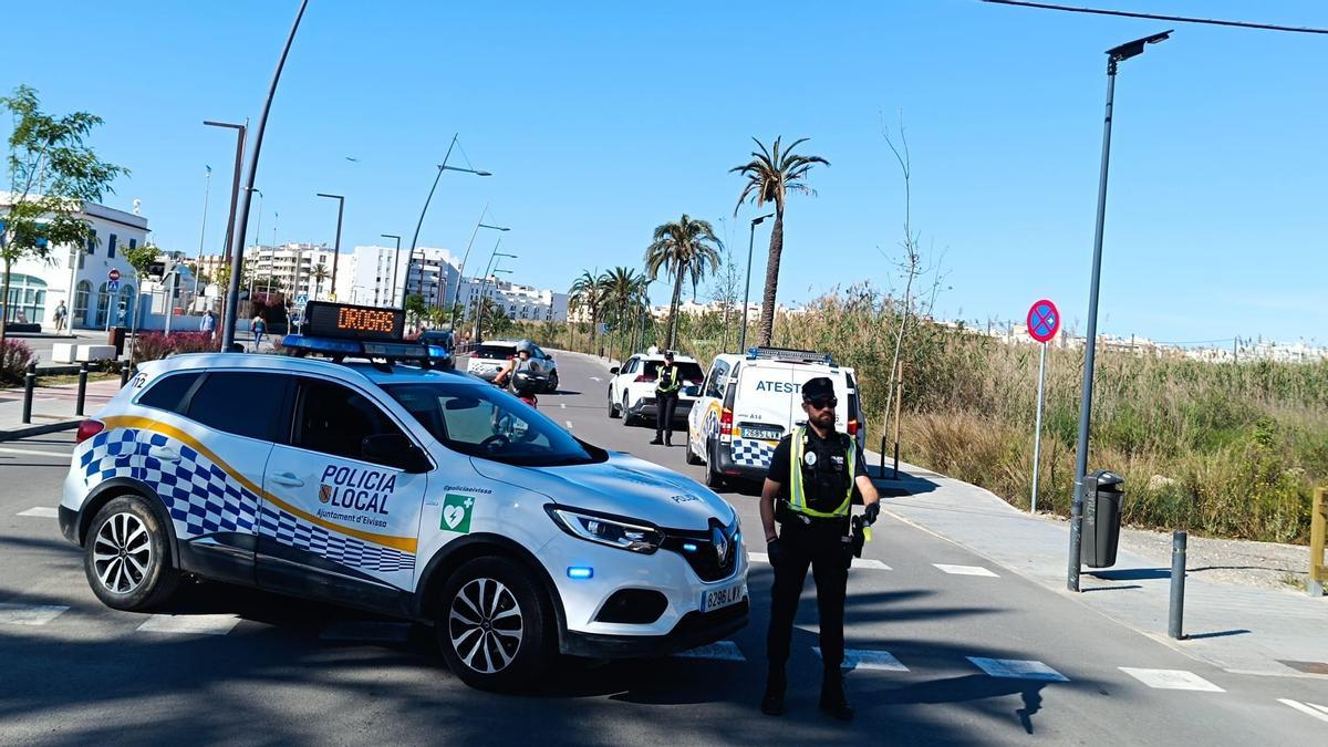 Control de la Policía Local de Ibiza este domingo.