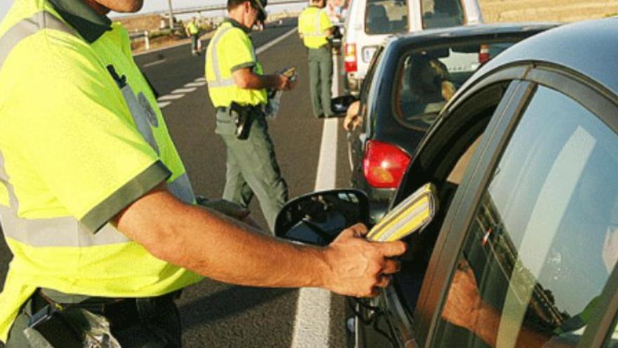 Un conductor da dos veces positivo en alcohol el mismo día en Santa Brígida