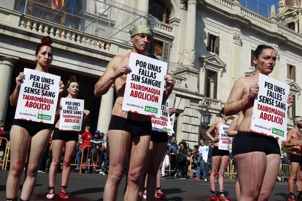 Manifestación y performance antitaurina en Valencia