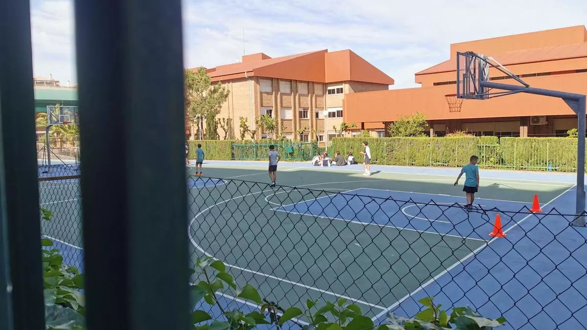 Extremadura retoma las clases tras una ma?ana con m芍s alumnos en los 'coles' que en los institutos