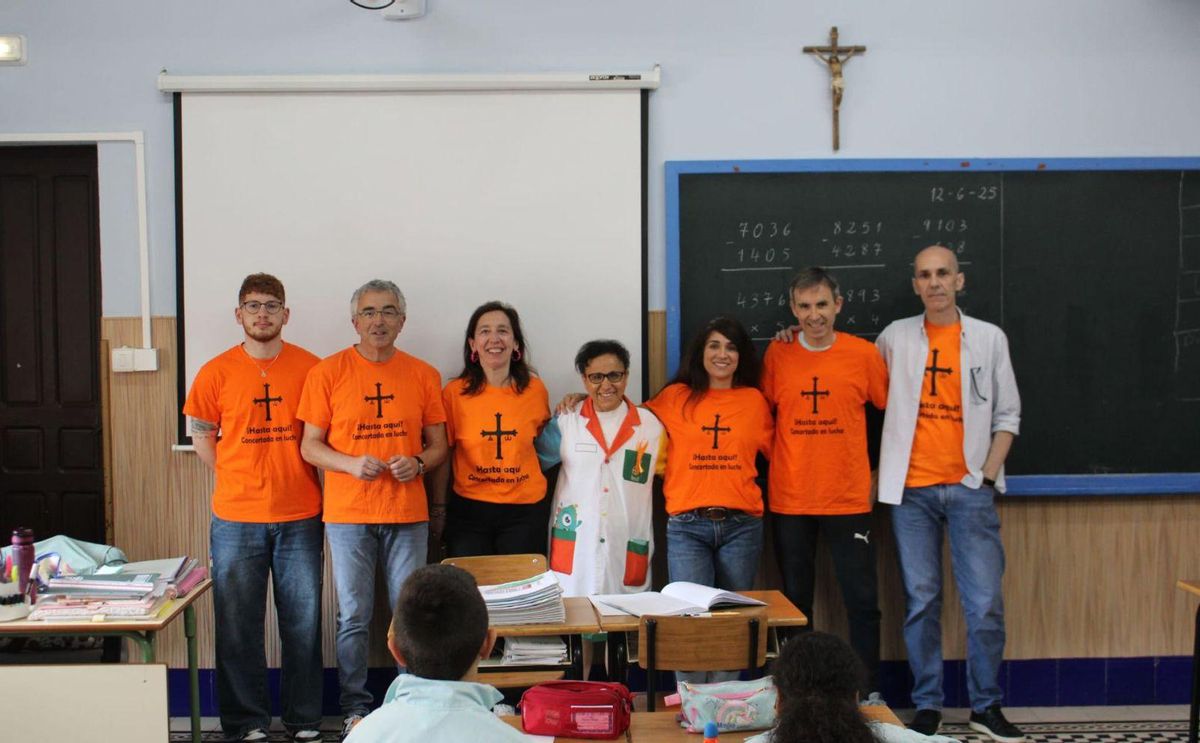 Docentes del colegio Santo Domingo de Guzmán de Mieres. | ANDRÉS VELASCO