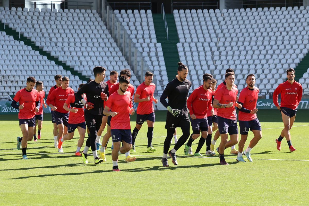 Entrenamiento del primer equipo del Córdoba CF en El Arcángel, hoy.