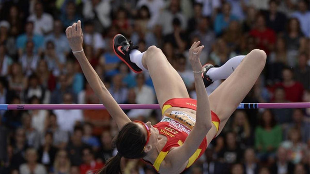 Beitia, abanderada de la selección española de atletismo en Praga